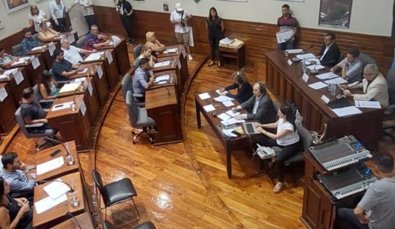 Escándalo en Avellaneda por la suspensión de la sesión del Concejo Deliberante tras el asesinato de un nene de 10 años.